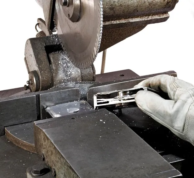 Строгальная обработка металлических плит для сборки оборудования